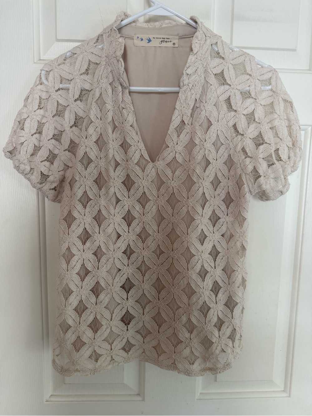 Her entire name says Grace  lace boho romantic cottagecore sz M Vneck